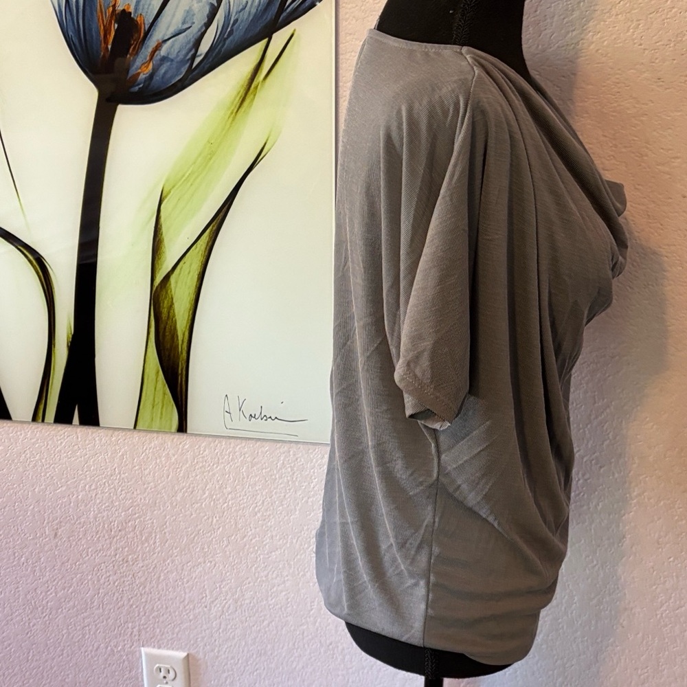 shirt size small - Picture 2 of 5